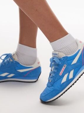 Reebok Classic AZ Women's Size 9.5 Blue White Pink Retro Running Sneakers